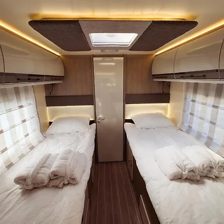 Rway The Moving By Theo Kemping Budapeszt