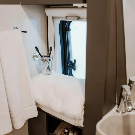 Rway The Moving By Theo Kemping Budapeszt